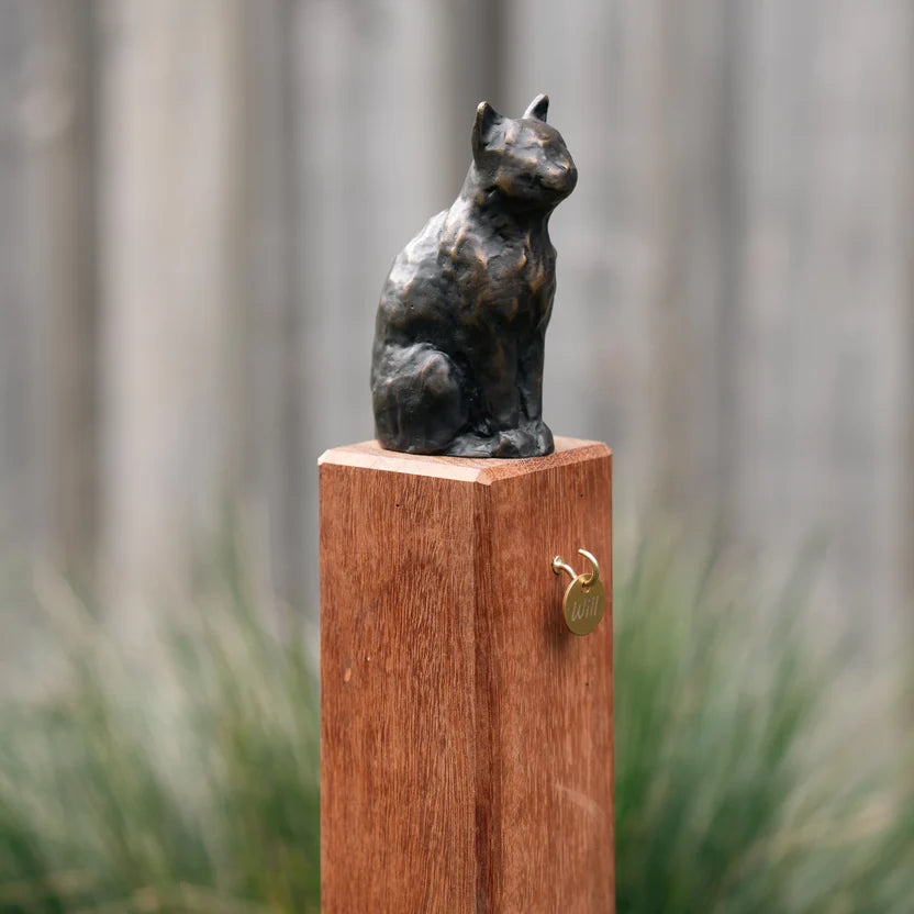 RBM CAT ON MEMORIAL POST - FIGURINE ONLY
