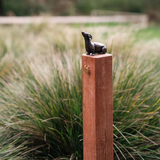 RBM NEPTUNE DOG MEMORIAL ON POST - WITH POST