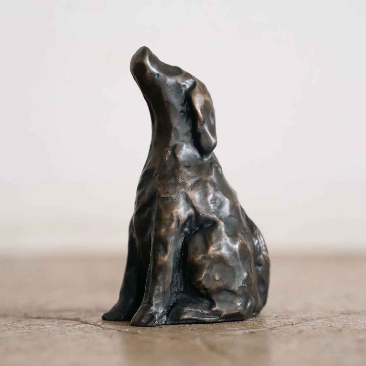 RBM JUPITER DOG MEMORIAL ON POST - FIGURINE ONLY