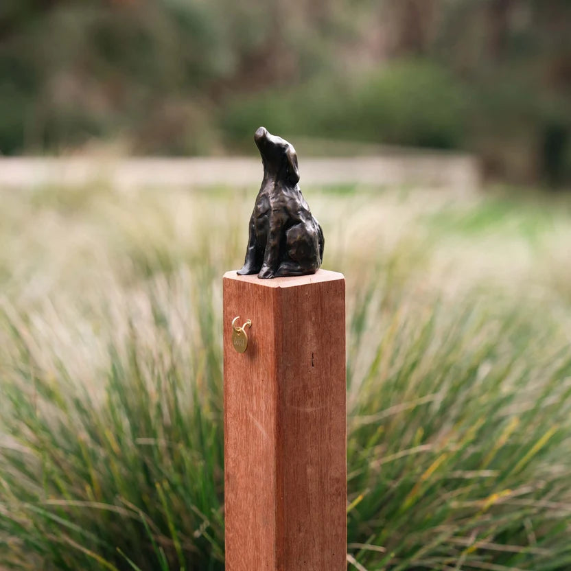 RBM JUPITER DOG MEMORIAL ON POST - WITH POST