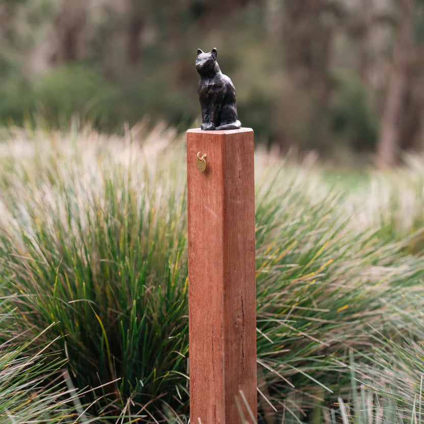 RBM CAT ON MEMORIAL POST - FIGURINE ONLY