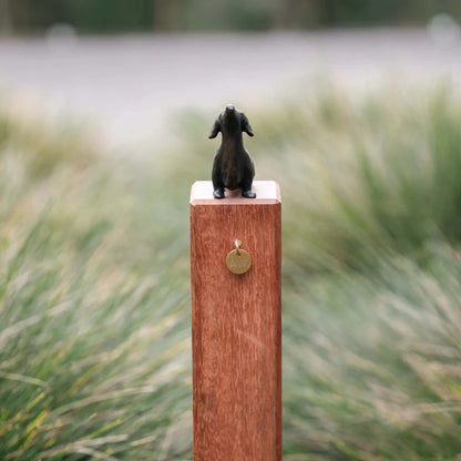 RBM NEPTUNE DOG MEMORIAL ON POST - WITH POST