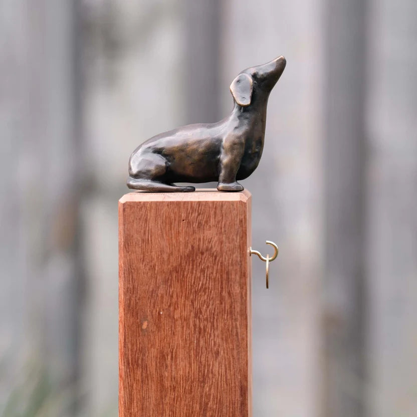 RBM NEPTUNE DOG MEMORIAL ON POST - WITH POST